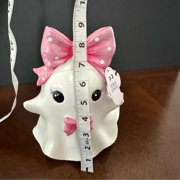 ⭐️ Goblin & Ghoul Girl Ghost Figurine with pink bows - Picture 7 of 7